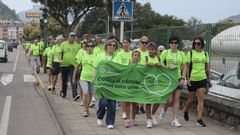 Mar�a Rolle, delegada en Viveiro de la AECC, primera por la izquierda en la primera fila, en una marcha solidaria
