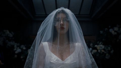 Camila Morrone encarna a Rachel Harkin en �Algo terrible est� a punto de suceder�.