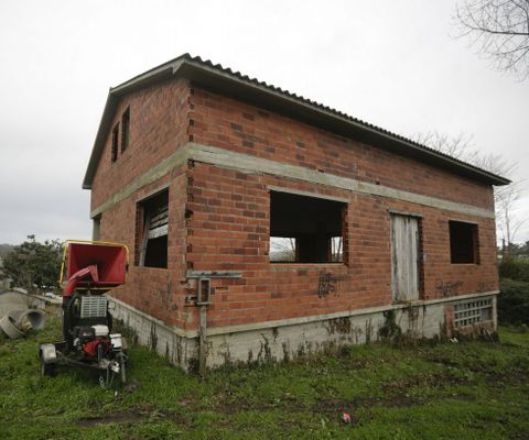 El edificio est� a medio hacer desde la d�cada de los 90. 