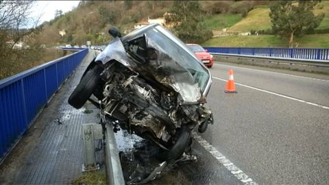 Accidente de tr�fico con una fallecida en Langreo