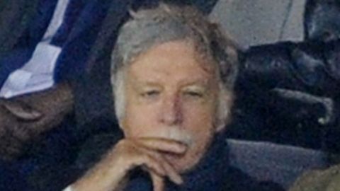 Arsenal. Stan Kroenke. El empresario estadounidense complet� la compra del 63% del Arsenal en el 2011. Apenas realiza apariciones p�blicas vinculadas al club londinense y casi no da entrevistas.