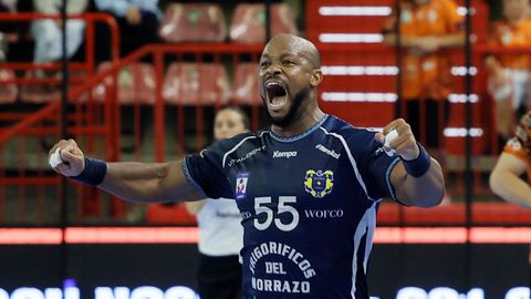 �ngel Rivero lleg� en el verano del 2025 al Cangas y est� feliz en el club.