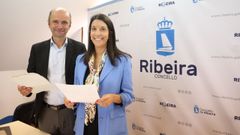 Vicente Mario y Mara Sampedro comparecieron para anunciar el reparto de reas en el nuevo gobierno de Ribeira.