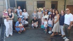 Familiares de Antonio Pousada P�rez y miembros de la corporaci�n de Cerdedo Cotobade participaron en el homenaje al �ltimo alcalde republicano de Cotobade