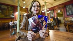 Elisa Picallo, madre de Alvarito, con dos im�genes en la que se le ve con su ni�o, que falleci� en el 2025 con 18 a�os.