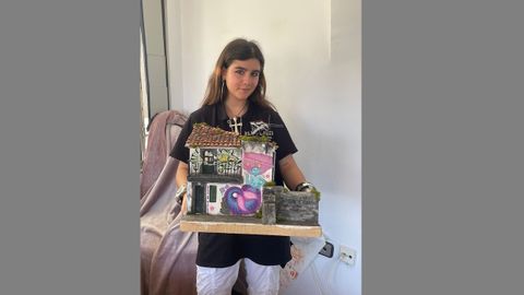 La santiaguesa�Xoama Lema con su maqueta de la Casa do Peixe