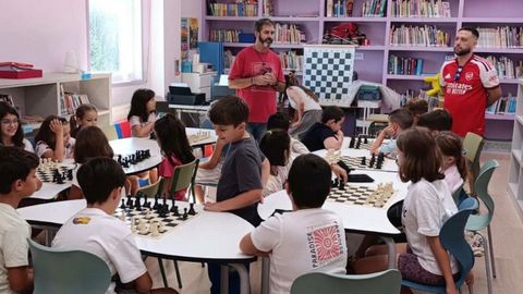 Taller de ajedrez organizada por la agrupaci�n deportiva Un Paso Ma�s
