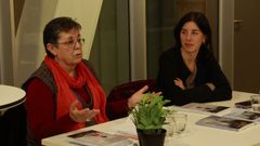 La editora Laura Rodr�guez (derecha) con Marisa Castro, autora de �A saga das curandeiras�.