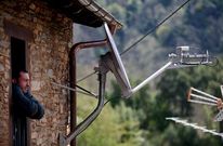 Antena orientada hacia el sat�lite Hispasat para que la banda ancha llegue a O Courel.