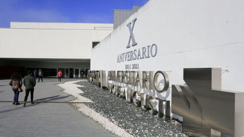 Entrada del Hospital Universitario Lucus Augusti.