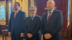 El presidente del Principado, Adri�n Barb�n, el presidente del Consejo de Transparencia y Buen Gobierno, Jos� Manuel P�rez y el presidente de la Junta General, Juan Cofi�o.