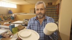 Antonio Pereira, O Rulo, ayer mismo, con algunas de las piezas 