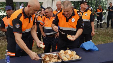 La jornada sirvió para confraternizar tanto entre agrupaciones como con otros cuerpos y servicios que están presentes en las emergencias