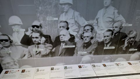 Un panel en el museo del Memorium Juicios de N�remberg muestra a los 21 jerarcas nazis que se sentaron en el banquillo de los acusados.