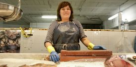 Mar�a del Carmen Carballo Novoa, pescadera en el mercado, afectada por los complejos tr�mites.