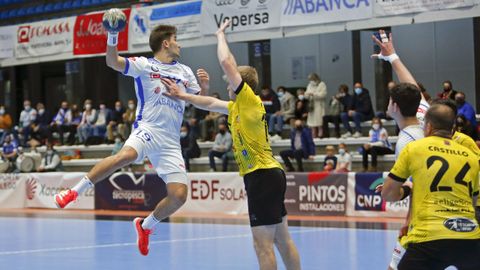El Cisne derrot con rotundidad al Balonmano Soria en el pabelln municipal