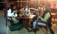 Los pubs tomaron el relevo de las celebraciones durante la noche del pasado viernes. 