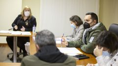 Imagen de archivo de un pleno en Muxa, con Sandra Vilela a la izquierda y Iago Toba a la derecha de la fotografa