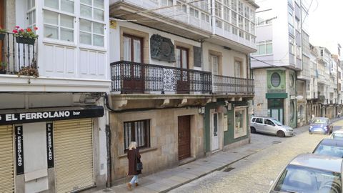 La casa donde naci Franco, con las puertas de madera, en la calle Mara de Ferrol. 