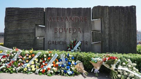 Celebración del Dia da Galiza Mártir. Ofrenda floral en el monumento que recuerda a Bóveda, fusilado hace 89 años