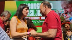 Ana Pont�n saluda al presidente del Partido dos Traballadores, Edinho Silva, en la clausura del Congreso del PT en Brasil