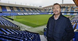 Pi�a, en el estadio de Riazor. El Deportivo, adem�s del Berganti�os, han sido claves en su trayectoria<span lang= gl >.</span> 