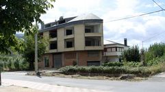 La casa de la imagen ser� demolida para urbanizar la zona