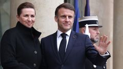 El presidente francs, Emmanuel Macron, durante la recepcin en el Elseo a la primera ministra danesa, Mette Frederiksen