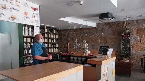 Local de la calle Valle-Inclán, una de las vías afectadas por el apagón en Ourense