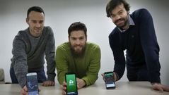 A la derecha, Rub�n Mella, con dos de sus socios en Osigris