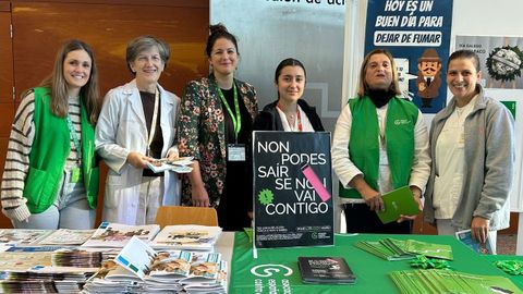 El rea sanitaria organiz este viernes varias mesas informativas por el Da sen Tabaco en varios centros de salud, el Hospital Naval y el Marcide (en la imagen)