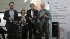 Andr�s Rodr�guez, primero por la izquierda, y Argimiro Levoso, segundo por la derecha, en un acto solidario de la cooperativa