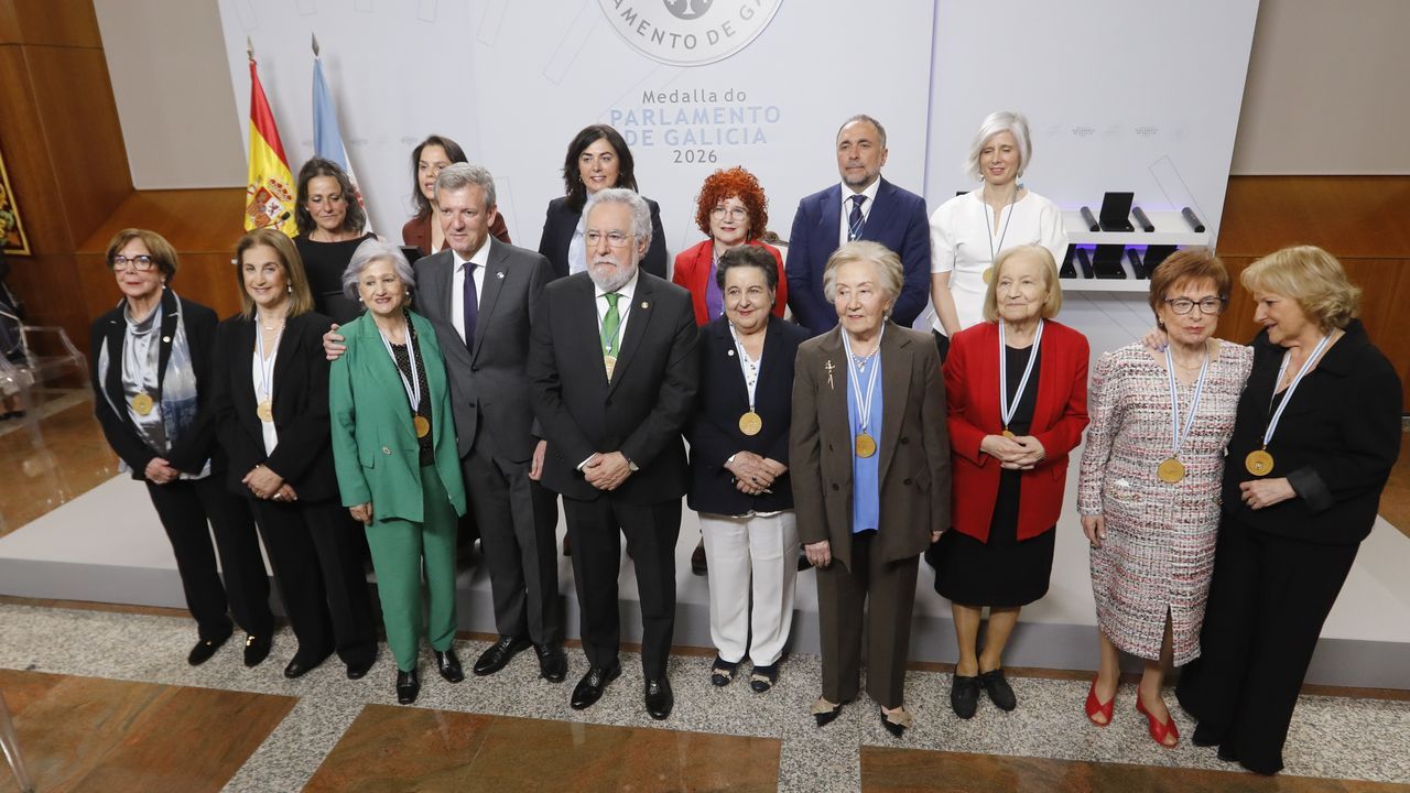 El Parlamento gallego condecora a las pioneras en la lucha por la igualdad