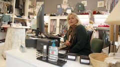 Patricia Portol�s, en su tienda de ropa infantil