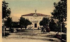 Frente al Concello se mantuvo, durante algunos a�os, la fuente que ahora est� en la plaza de Espa�a.