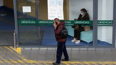 Entrada del servicio de urgencias del Hospital Montecelo, de Pontevedra