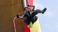 Batalla por abrazar al Apostol
