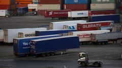Contenedores y remolques procedentes de Gran Breta�a en el puerto de Belfast