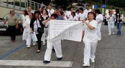Personal del Hospital da Costa protagoniz� una de las protestas del viernes contra el Gobierno de Rajoy.