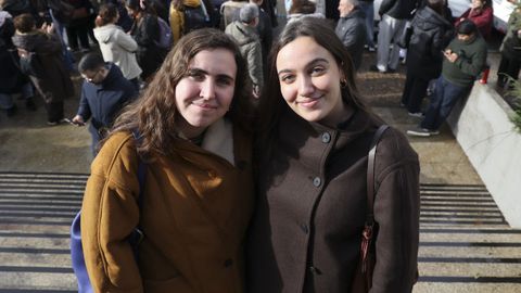 Carmen Membrives y Ana Hern�ndez, antes del examen