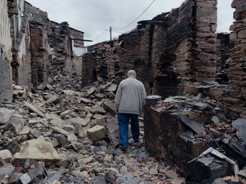 Aldea de Cernego en Vilamartín de Valdeorras, destruida, tralo paso do incendio. 02/09/2025