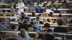 Universitarios nunha aula de estudo no campus de Elvi�a (A Coru�a)