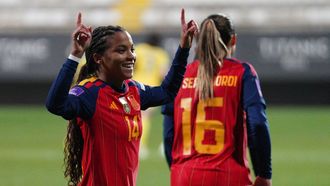 Vicky L&oacute;pez celebra el tercer gol de Espa&ntilde;a.