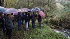 Los vecinos de Pedreda y Rubis, en Lugo, se concentraron para pedir el arreglo de un puente que lleva 12 aos derrumbado