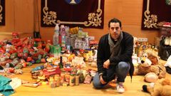 Vecinos de Campo Lameiro donaron dos toneladas y media de alimentos no perecederos y juguetes en una campaa impulsada por el prroco Fermn Santiago