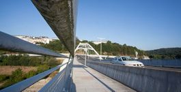 El puente, inaugurado en 2011, tiene que ser objeto de inspecciones visuales cada a�o y en el actual le corresponde una revisi�n a fondo. 