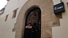Pablo Guijarro, en la puerta de El Guin, en Rosal�a de Castro, 24, en imagen de archivo