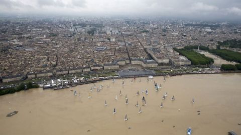 Las embarcaciones de La Solitaire en el pr�logo de la regata, en Burdeos