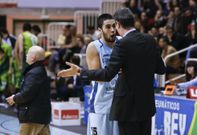 �lex L�pez discute con Lisardo G�mez en un partido de esta temporada. 