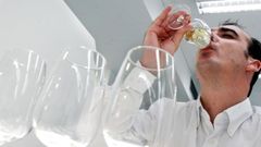 Imagen de archivo de una cata de vinos de la Denominaci�n de Origen R�as Baixas